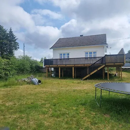 Child And Pet Friendly House 펜션 Spangereid